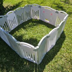 14-PANEL  PORTABLE PLAYPEN - PreOwned