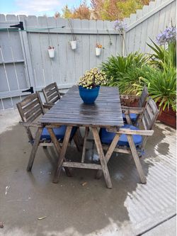 Picnic table and four chairs/cushions