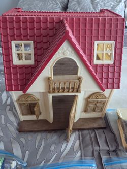 Little critters! Home, furniture, van and many families!