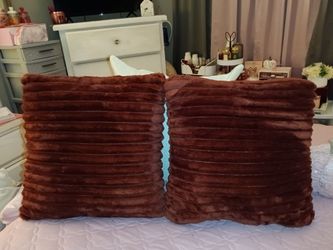 Set of 2 Faux Fur Throw Pillows