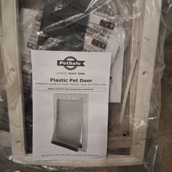 PETSAFE, PLASTIC PET DOOR.