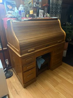 Wooden Roll Top Desk with Pull-Out Shelf
