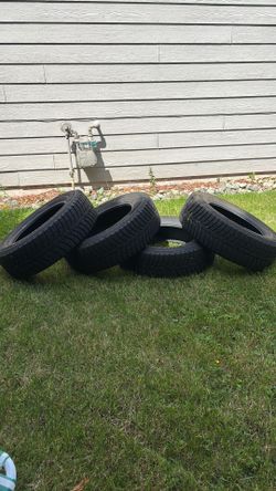 Set of 4 Laufenn Winter Tires 235/65R17 XL – Excellent Tread – DOT 2022