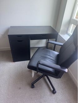 Office Desk Wooden , very good well maintained