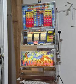 Vintage Volcanos of Cash Full Size Tabletop Slot Machine in excellent clean condition.  Pickup in Denton, MD 21629. Serious inquiries only