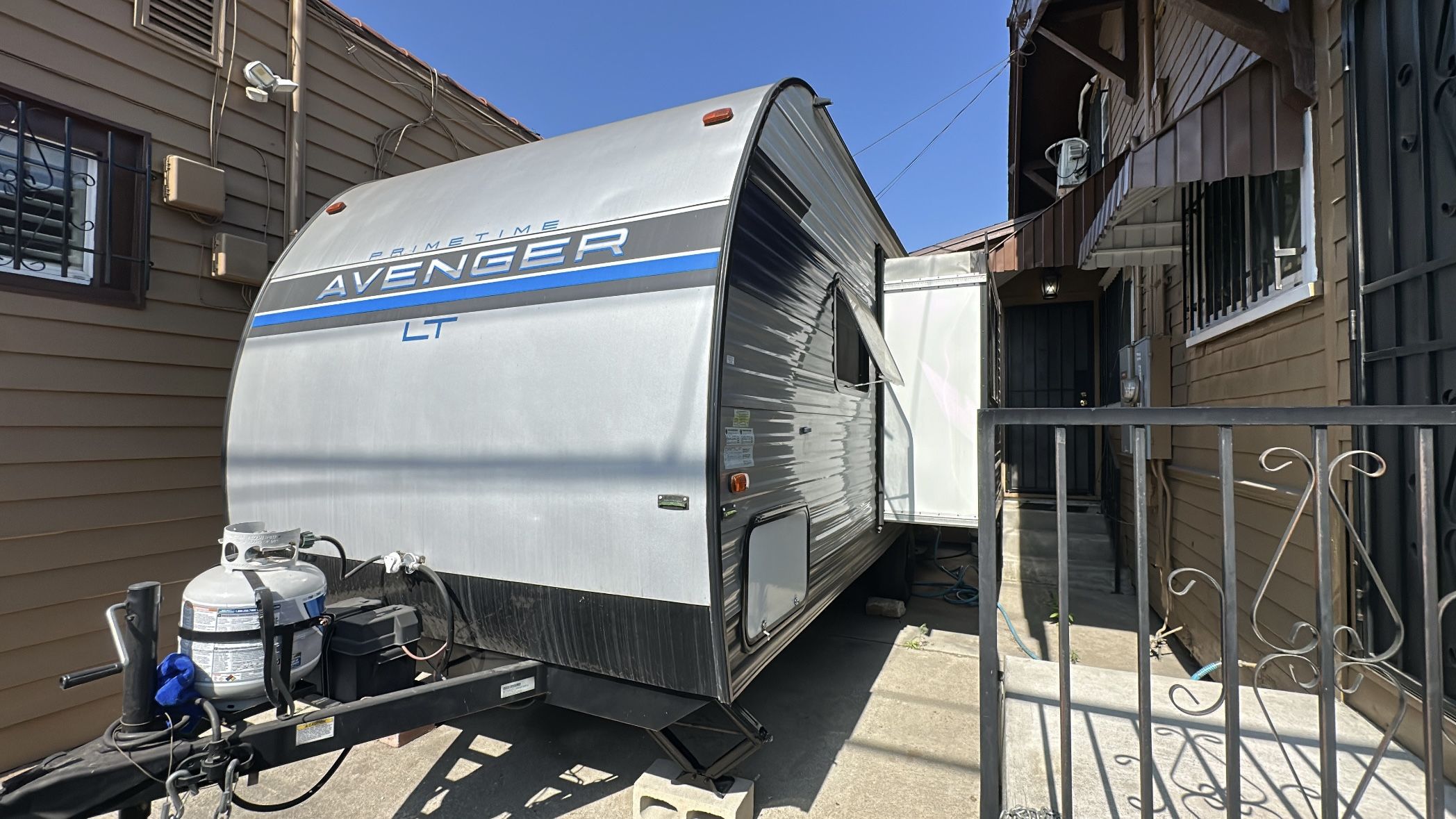 RV Camper Prime Time Avenger LT