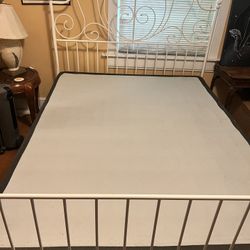Queen Size Bedframe metal 
