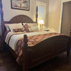 Kind Bedroom Set: Bedframe, Dresser, Armoire; 2 Nightstands