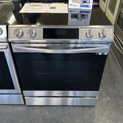 Samsung Electric Stove Slide In With Air Fry And WiFi 