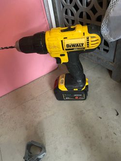 Dewalt drill with 2 batteries and charger
