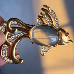 HARRICE SIMONS MILLER HM 1999 GOLDTONE LUCITE JELLY BELLY RHINESTONE FISH BROOCH