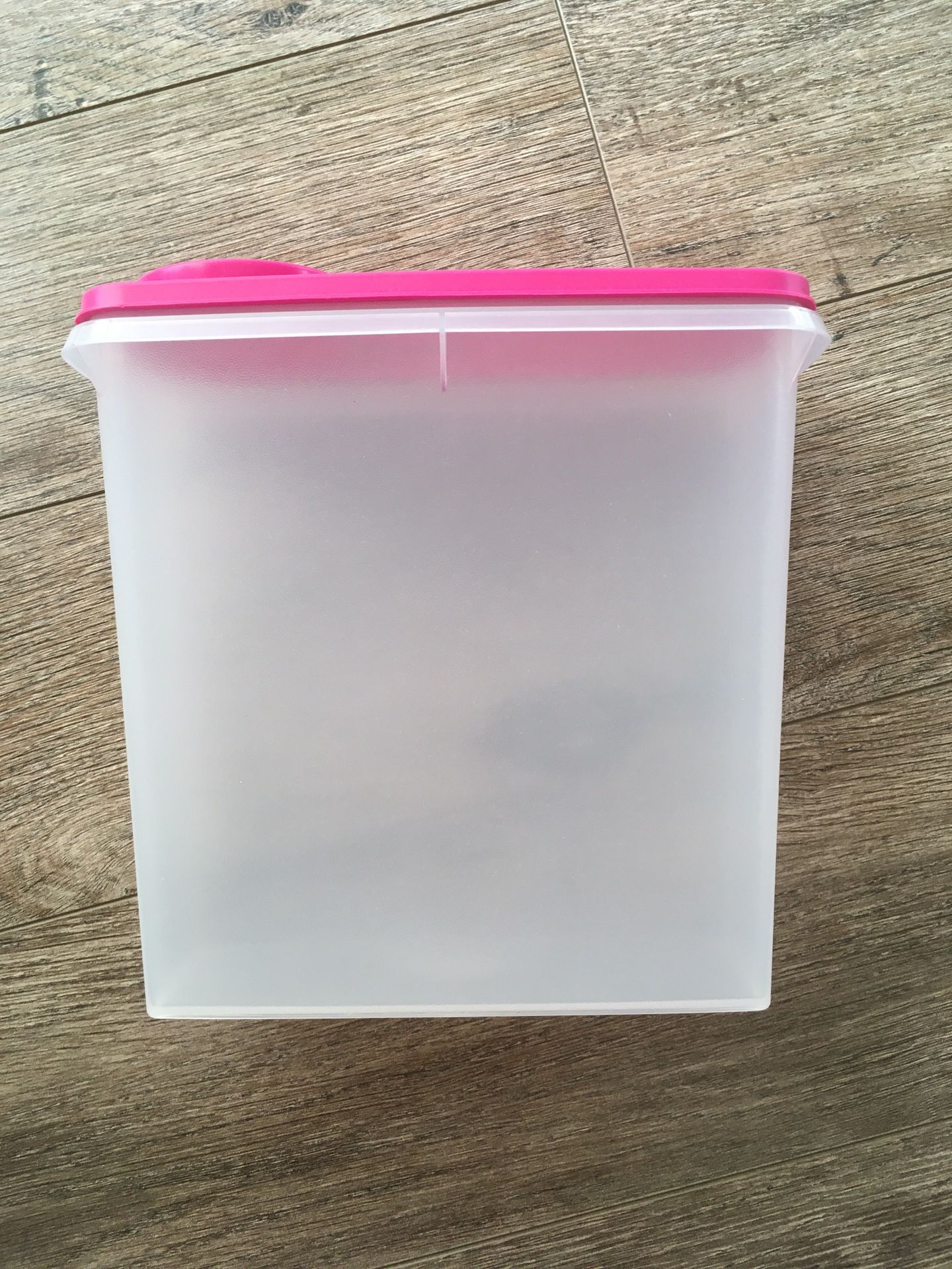 Tupperware Cereal Container Keeper 1588B-1 Black Lid 1590-1 EUC for Sale in  Lacey, WA - OfferUp