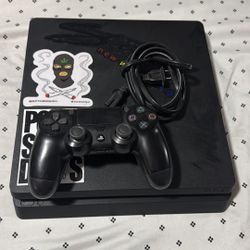 PS4. 1 Controller & FIFA 18. 