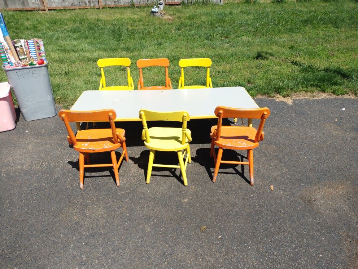 Kids Crafts Table 