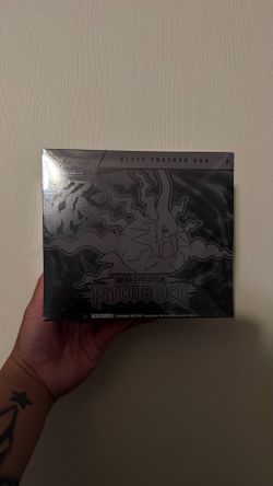 Pokémon Pitch Black ETB