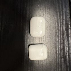AirPods Pro And Normal AirPods READ DESCRIPTION