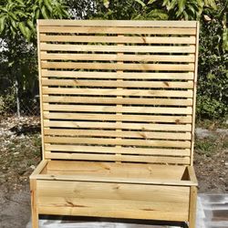 Planter With Trellis