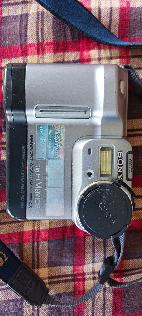 Sony MVCFD83 Compact Digital Camera