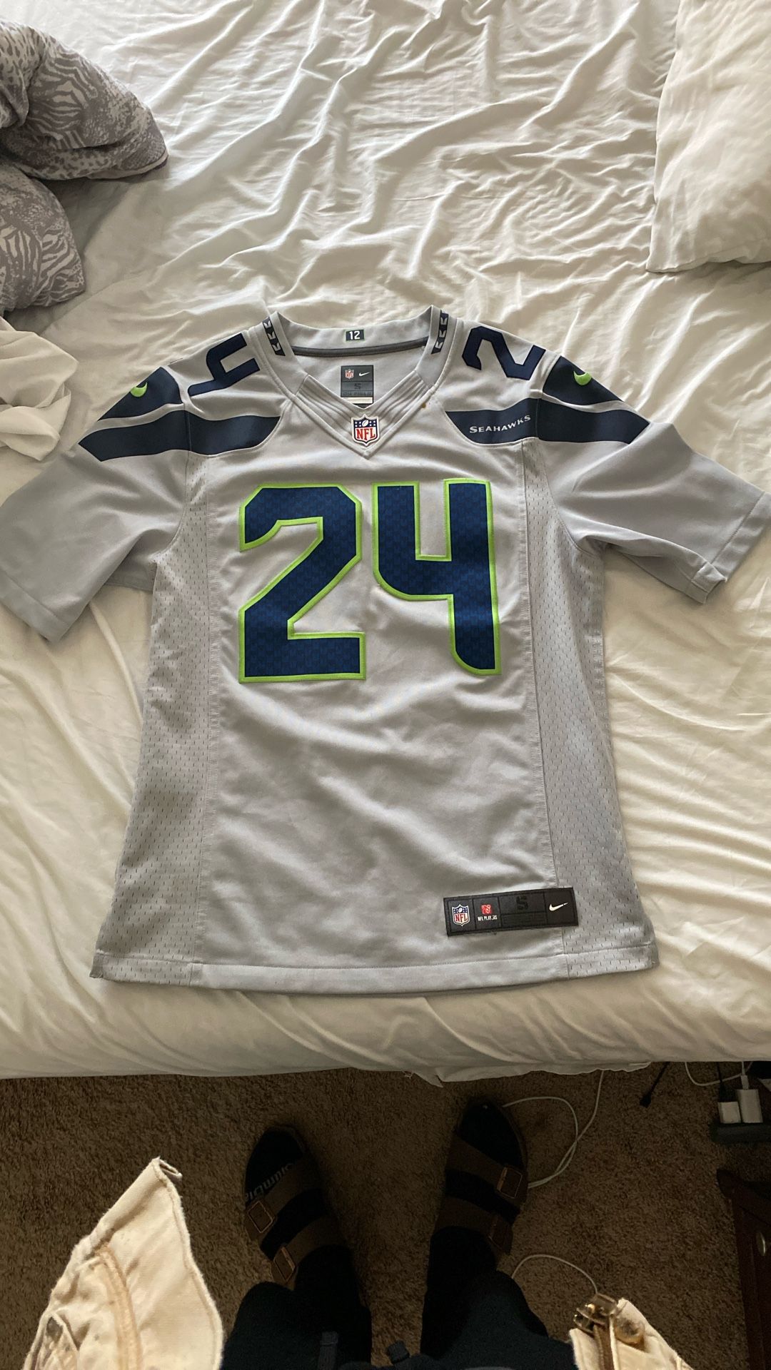 Men’s Wolf Gray Marshawn Lynch Jersey Size Small