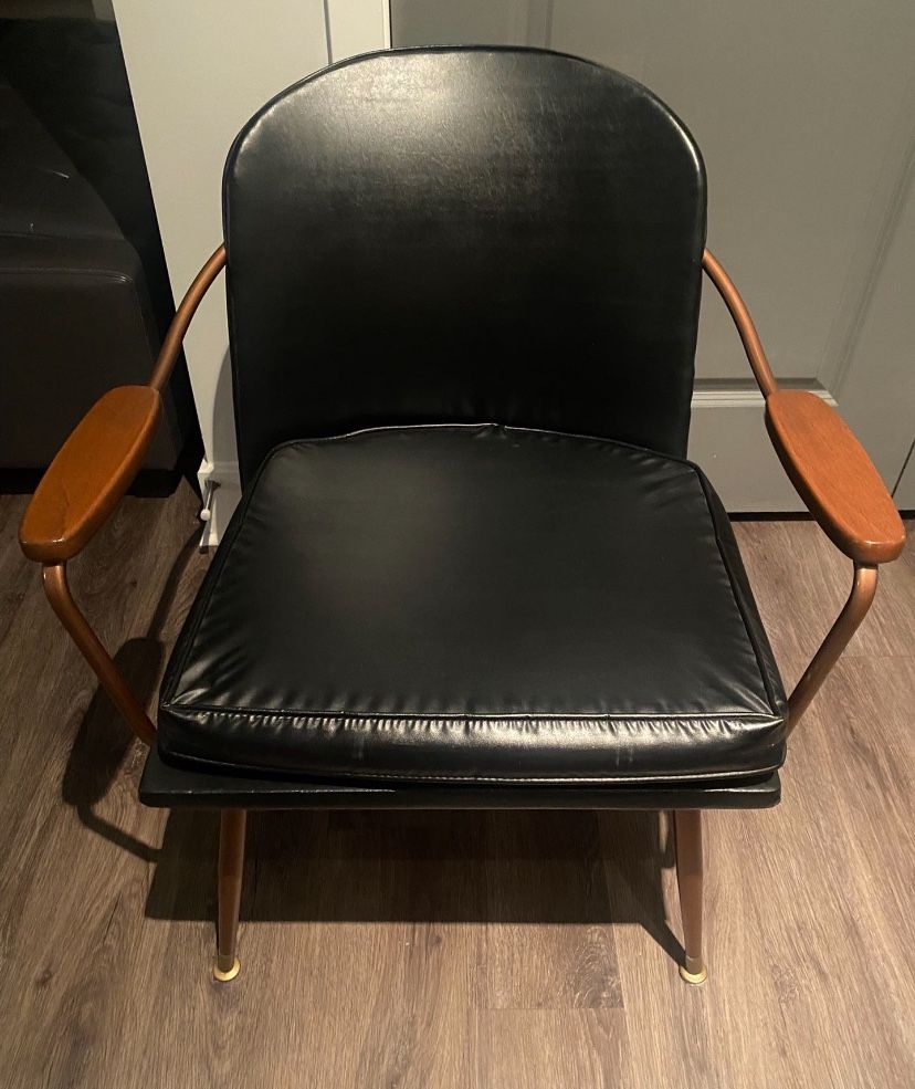 >>Mid Century Black Armchair<<