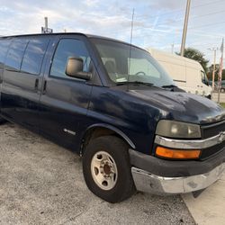 2005 GMC SAVANA 3500 
