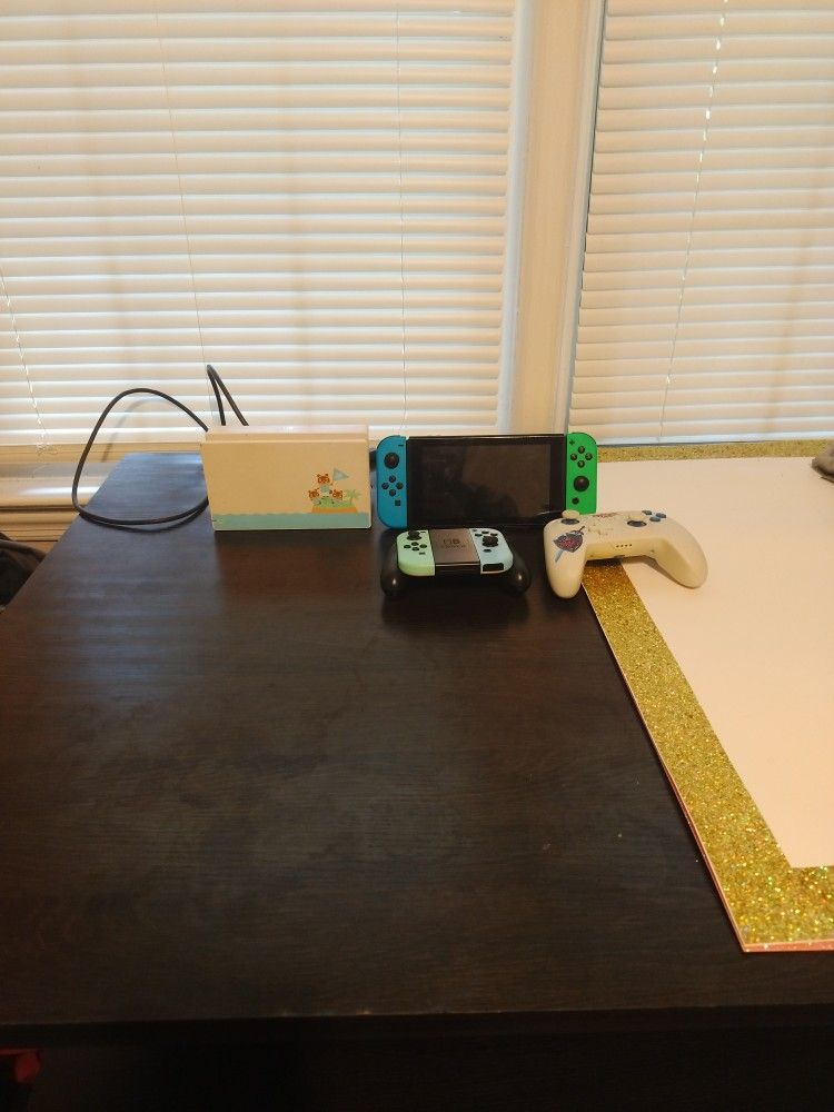 Nintendo Switch With 4 Joycons And A Controller And Downloaded Games On It