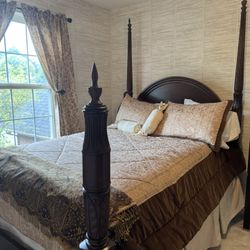 Beautiful Full-Size Bed With Mattress