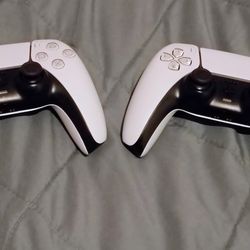 PS5 Dual Sense Controllers (2 of em)