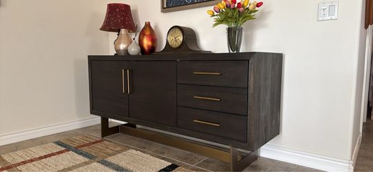 Dining room buffet