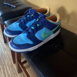 Nike Dunks 
