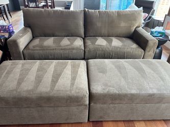New Crate & Barrel Classic Axis Sofa & Ottomans
