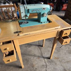 Vintage 1960s  White Brand Zig Zag Sewing Machine 