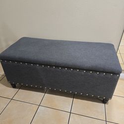 New. LargeFabric Studded Bench/
 Ottoman w Nailhead Trim ( reseda ca 91335) 41'wood