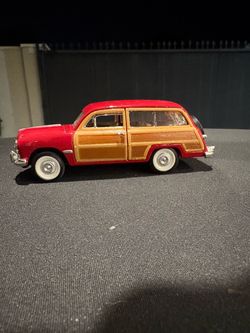 Kinsmart 1:40 Scale 1949 Ford Woody Wagon Diecast Model Toy Car - Red
