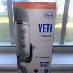 Blue Yeti Microphone/ condenser (brand new. never used)
