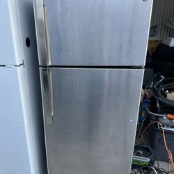 GE REFRIGERATOR 
