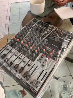 Mixer X1204 Behringer