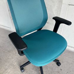 Like New Teal Mesh Office Chair – Clean, Comfortable, Rolling