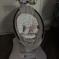 4Moms mamaroo Swing  