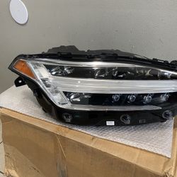 2016-2018 Volvo XC90 Right Headlight 