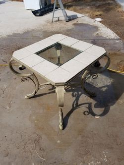 Like new coffe table asking $50