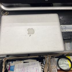 Mac Book 2008 For Sale For Parts 