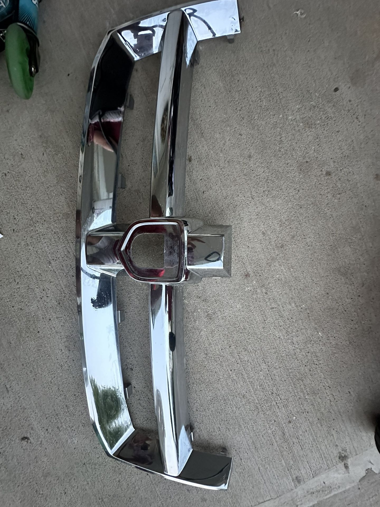 Caravan Front Bumper Chrome Trim