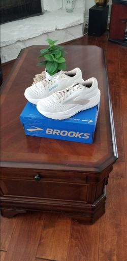 $69.00 excellent condition Women's Brooks Ghost Max 3   Size 8 regular