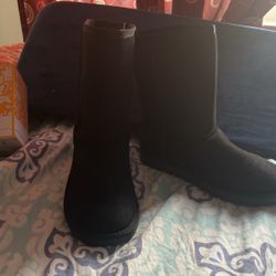 Woman’s Boots 👢 