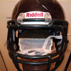 RIDELL{black inner padded football helmet & dual strap chin guard}