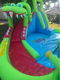 Kids water slide with blower