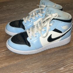 Jordan 1 Mid Ice Blue 