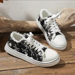 New Women's Skull & Crossbones Frayed Canvas Low Top Sneakers Black White 8.5