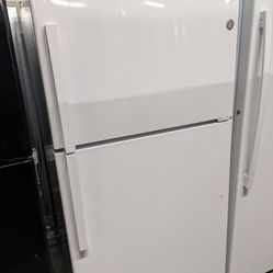 GE GTS22KGNRWW
33 Inch Top Freezer Refrigerator